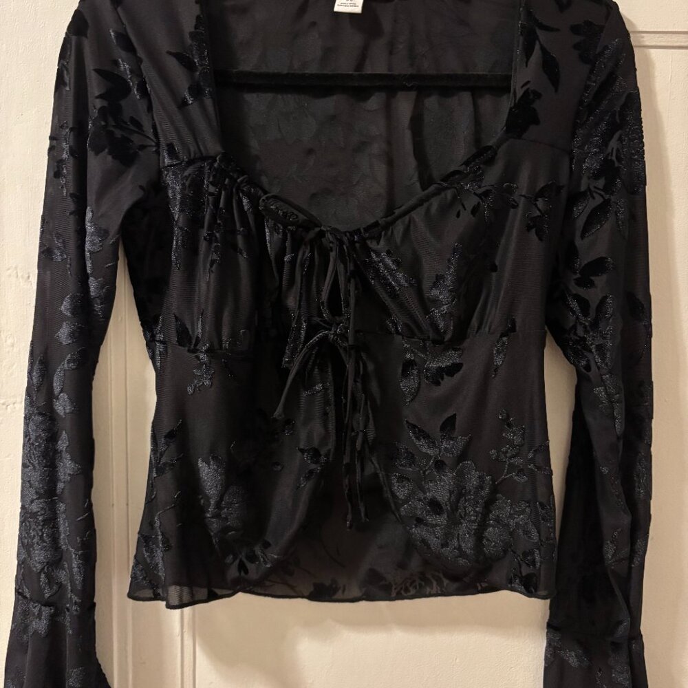 Kimchi Blue Black Floral Velvet Mesh Top – Size M